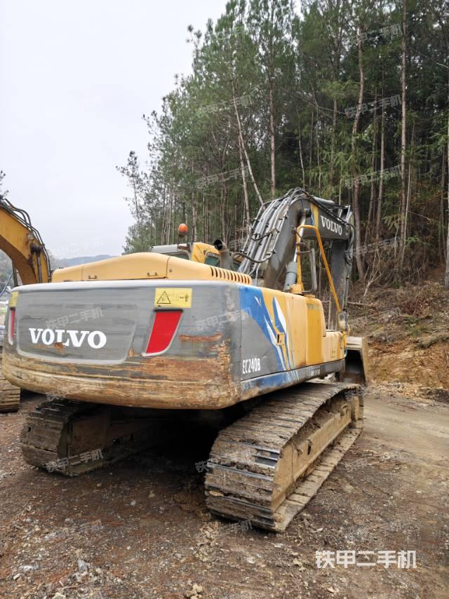 回转马达和主控阀（整机外观）