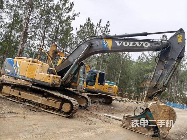 沃尔沃EC240B挖掘机