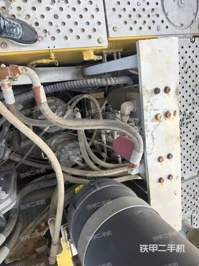 回轉(zhuǎn)馬達(dá)和主控閥（整機外觀）