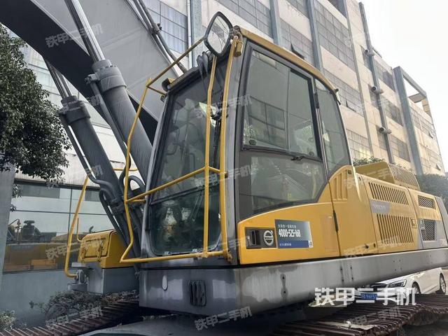 駕駛室整體（整機外觀）