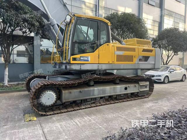 單側(cè)履帶整體（整機外觀）