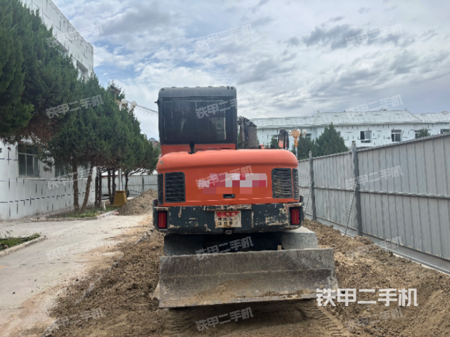 驾驶室顶部（整机外观）