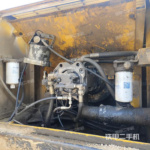 液壓泵艙室正面整體（整機(jī)外觀）