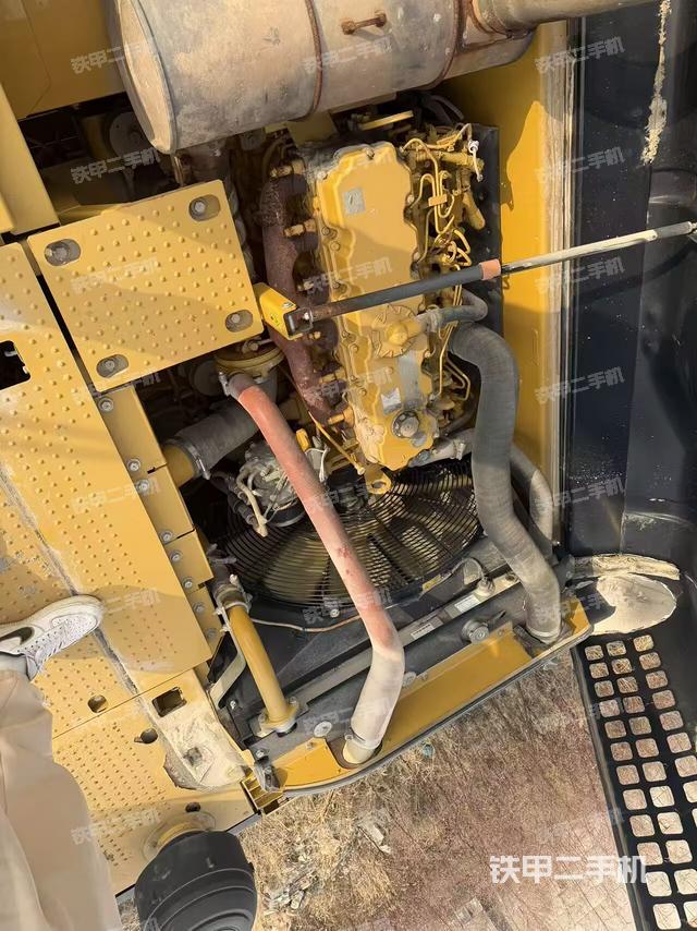 驾驶室顶部（整机外观）