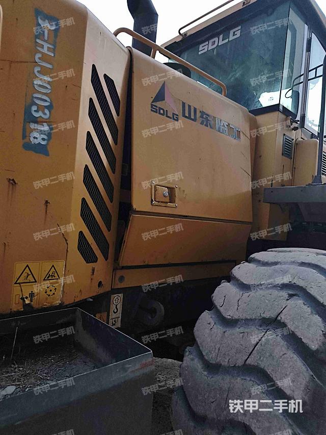 发动机右侧（整机外观及大件）