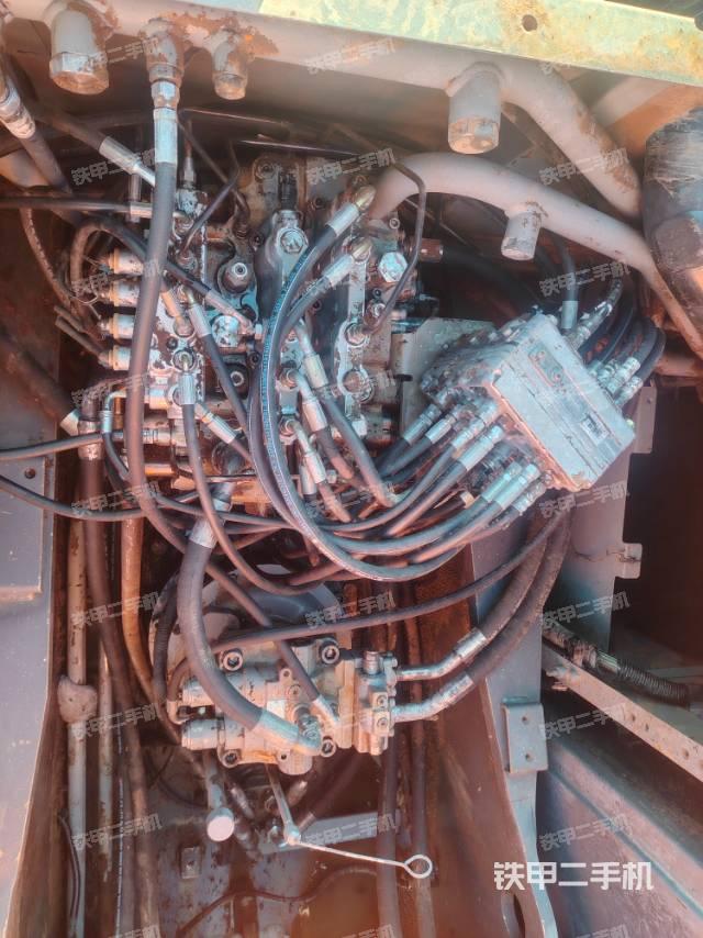 回转马达和主控阀（整机外观）