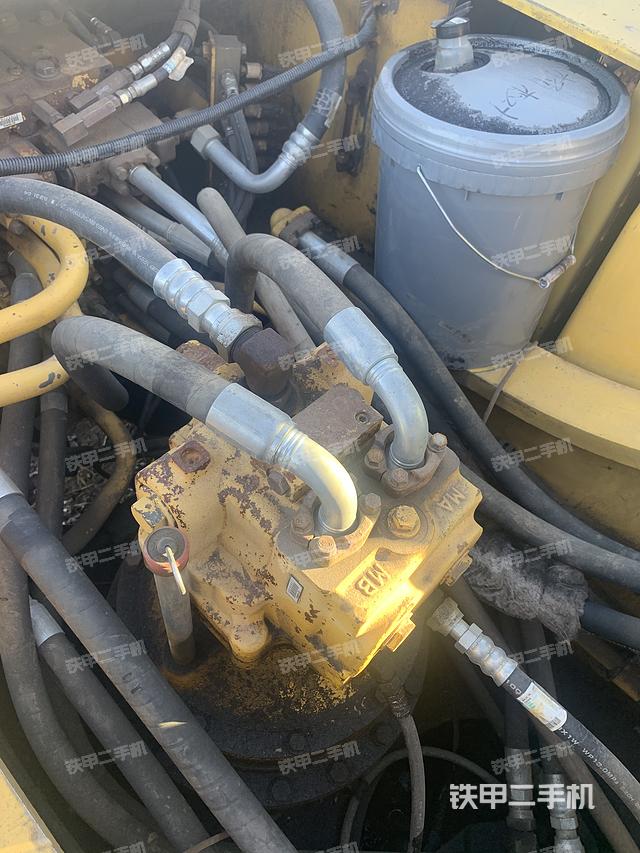 回转马达和主控阀（整机外观）