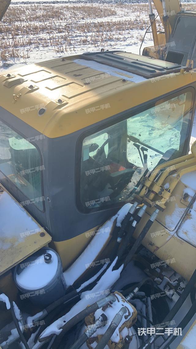 驾驶室顶部（整机外观）