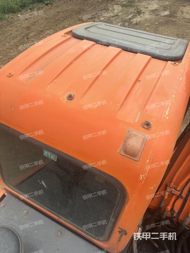 驾驶室顶部（整机外观）