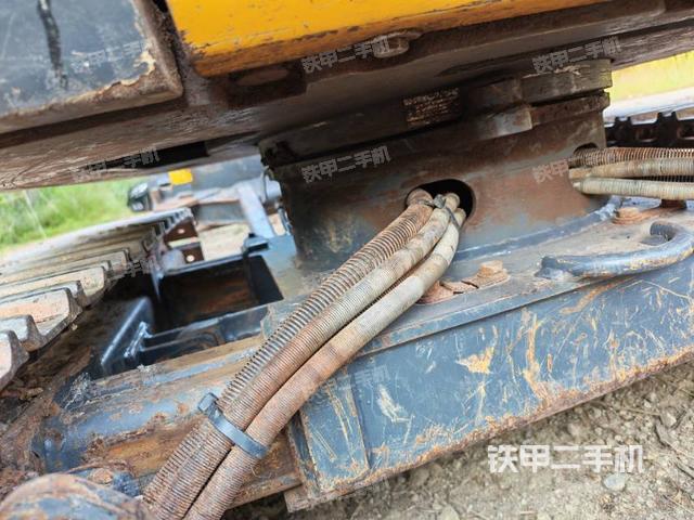 回轉(zhuǎn)馬達(dá)和主控閥（整機(jī)外觀）