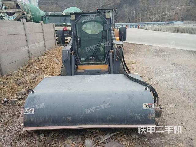 徐工XC740K滑移装载机