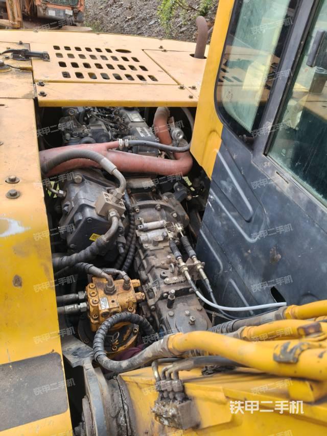 回转马达和主控阀（整机外观）