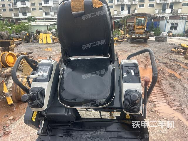 駕駛室整體（整機(jī)外觀）