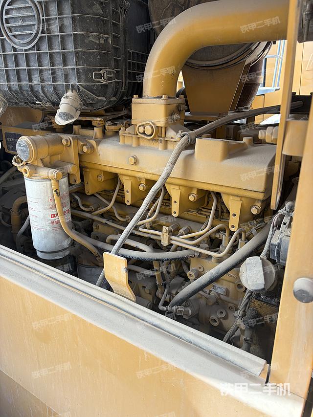 發(fā)動機(jī)左側(cè)（整機(jī)外觀及大件）