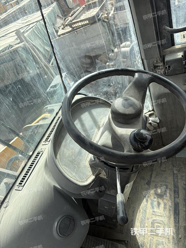 駕駛室操作臺(tái)（整機(jī)外觀及大件）