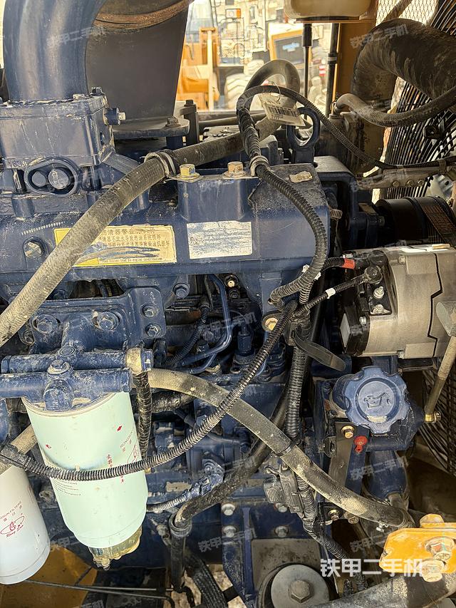 發(fā)動(dòng)機(jī)左側(cè)（整機(jī)外觀及大件）