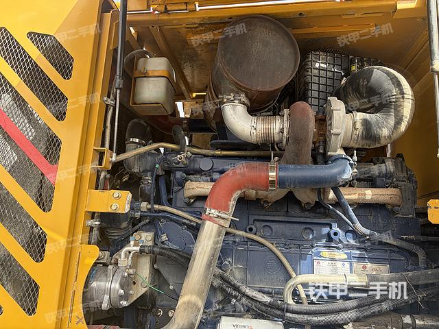 發(fā)動(dòng)機(jī)右側(cè)（整機(jī)外觀及大件）