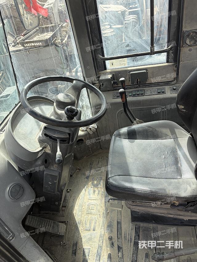 駕駛室工作臺(tái)（整機(jī)外觀及大件）