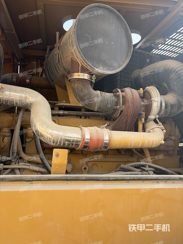 發(fā)動機(jī)右側(cè)（整機(jī)外觀及大件）