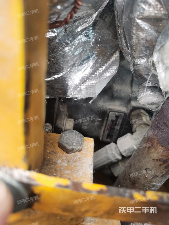 液壓泵艙室正面整體（整機外觀）