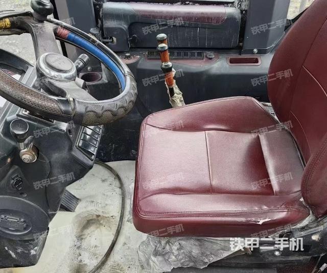 駕駛室工作臺(tái)（整機(jī)外觀及大件）