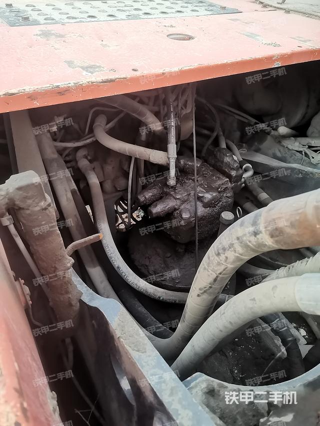 回轉(zhuǎn)馬達(dá)和主控閥（整機(jī)外觀）