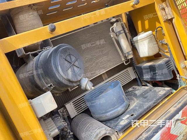 液壓泵艙室正面整體（整機(jī)外觀）